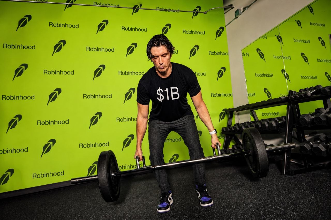 Vlad Tenev deadlifting in a $1B shirt
